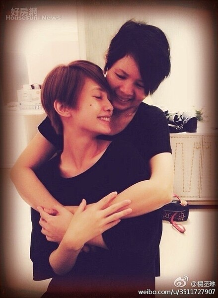 4.闖蕩演藝圈多年,楊丞琳與母親感情相當好。(翻攝自楊丞琳微博)