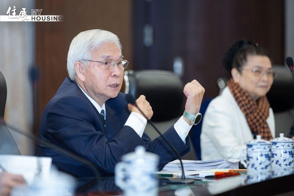 政府屢屢祭出打房政策，但房價卻始終沒有明顯下修，圖為央行總裁楊金龍。