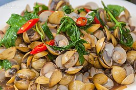 滿盤的黃金蜆，不怕你不吃，只怕吃不夠。