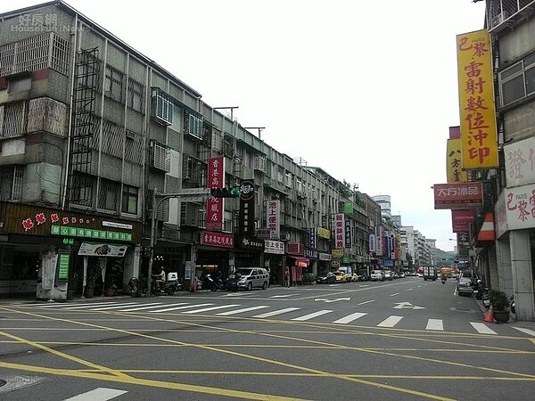 6.信義路六段生活機能完善，採買很方便。
