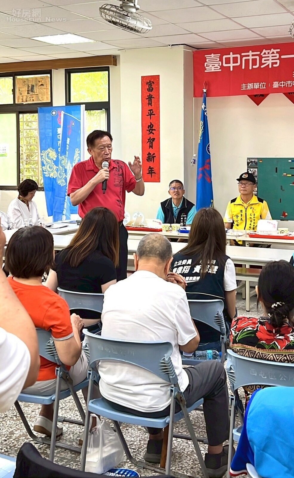 前空軍副總司令傅慰孤代表中華眷村文化發展總會理事長趙怡出席台中市第一屆眷味傳承包餃子比賽。  好房網News記者楊欽亮 / 攝影