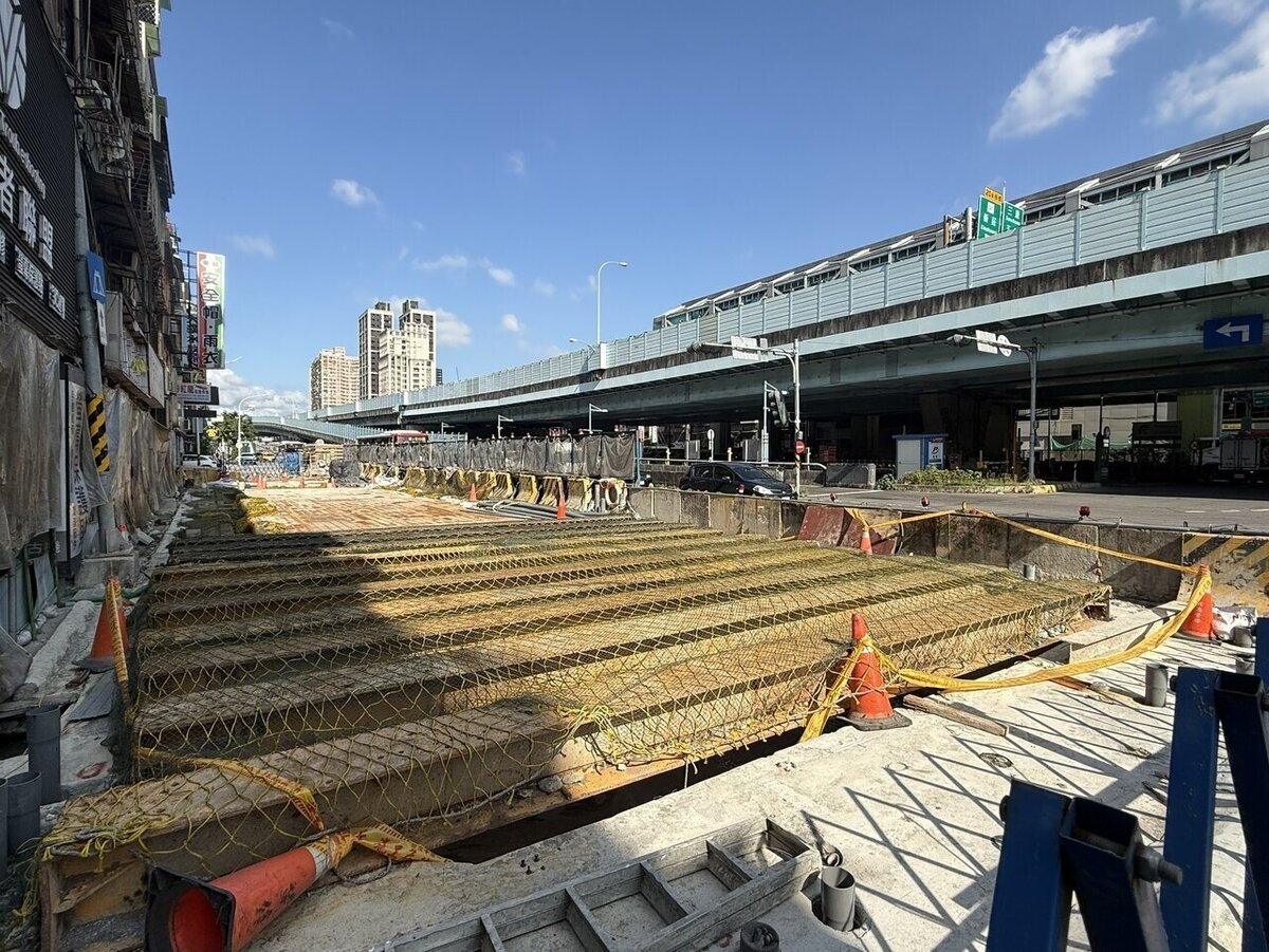 板橋新埔民生地下道先前因為廠商因素停工，新北市府近期重新公告招標。圖為先前停工狀態。圖／聯合報系資料照片