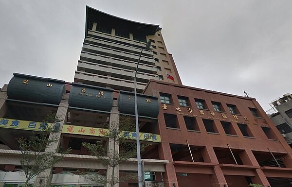 捷運龍山寺站「JR捷座」平均一坪823元,已低於鄰近行情27%。(翻攝自google map)