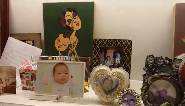 小S最愛書桌上的照片。(翻攝自小S 徐熙娣臉書)