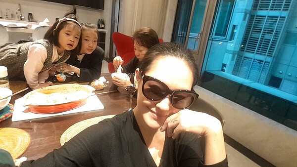 小S經常分享自己的廚藝,連帶讓廚房、餐廳曝光。(翻攝自小S 徐熙娣臉書)