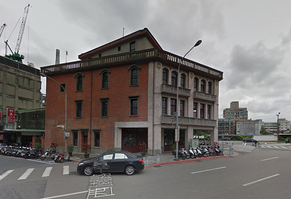 萬華林宅怕被徵地,蓋成不規則形。(翻攝自Google Map)