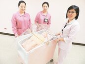 防護嬰兒　3護士發明透明全罩床