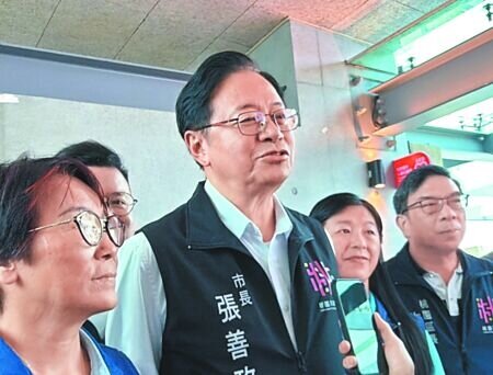 
桃園市長張善政上任後力推「可負擔住宅」，他29日向中央喊話，別讓這項立意良善的政策被「放在冰箱裡都不動」。（蔡依珍攝）
