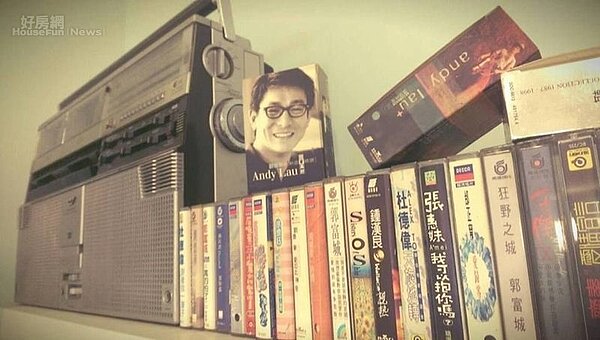 6.小時候偶像的卡帶，旁邊還放了錄放音機，營造復古風情。

