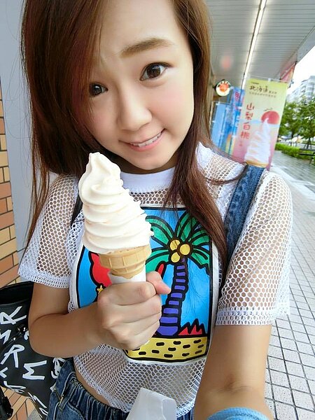 丫頭今年5月在中山區置產,接棒成為有房一族。(翻攝自丫頭詹子晴臉書)