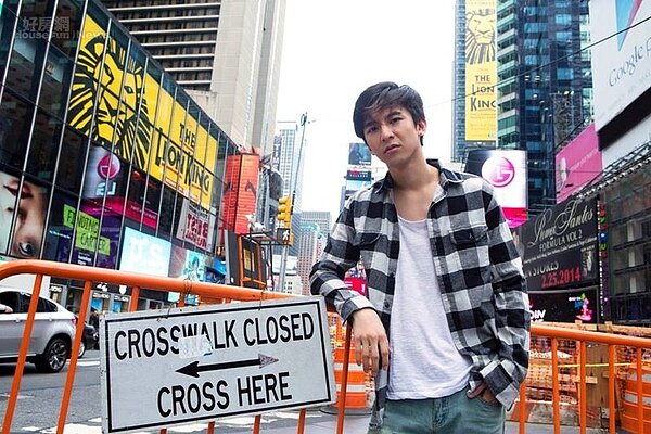 1.任俊陶發行過《喜怒哀樂Masquerade》專輯，創作歌曲大多給人陽光正面印象。

