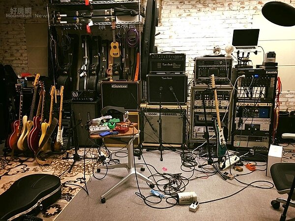 3.目前Family 1st主要以音樂製作為主，公司可見到大量音樂器材
