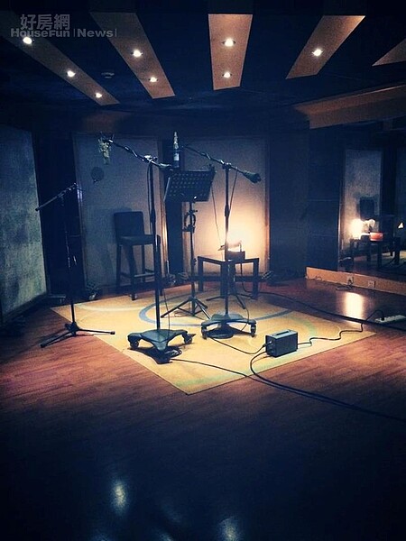 4.公司裡有簡單的錄音室，需要時也會與專業錄音室配合。
