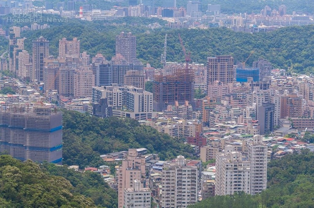台北房市情境圖，空拍大景。（好房網News記者張聖奕／攝影）