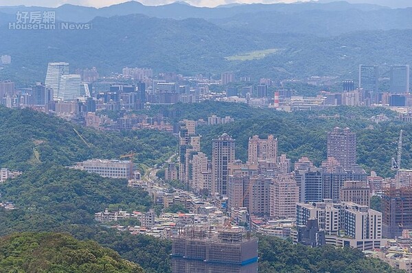 台北房市情境圖，空拍大景。（好房網News記者張聖奕／攝影）