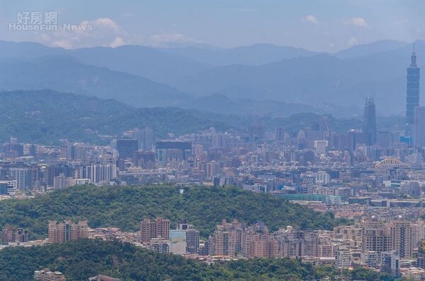 台北房市情境圖，空拍大景。（好房網News記者張聖奕／攝影）