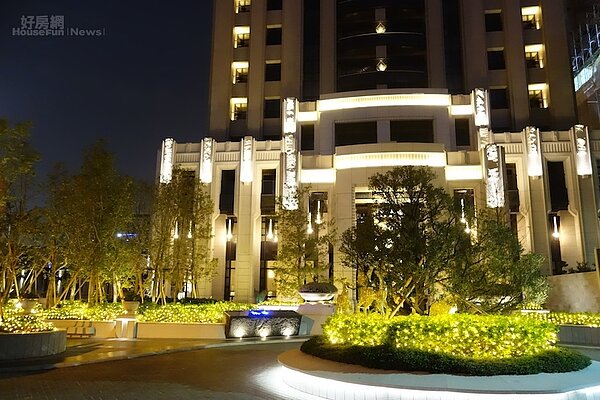 台中七期每年耶誕節前夕,都能看見美麗燈海點綴社區的景象。(好房資料中心)