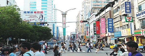 台中市地政局5日公布,10月台中市建物買賣移轉棟數共3,849棟,較9月3,545棟,增加304棟,月增幅8.6%,較去年同期成長154棟,年增率4.2%。(圖/一中街/好房資料中心)