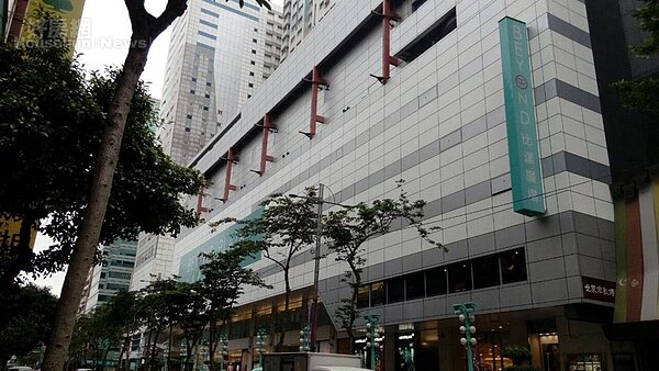 3「BEYOND比漾廣場」位在中山路上,也是永和著名的地標。