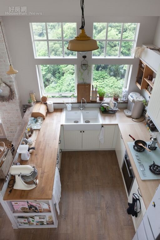 入厝時，必須要在廚房準備全新的廚具以及7寶。（攝影：王耀賢）