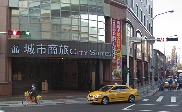 邱毅爆料蔡英文及家人在松山區擁有6筆土地,現為海霸王大樓。(翻攝自Google Map)