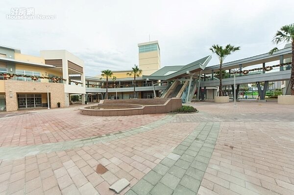 華泰名品城 Outlet 青埔(好房網News記者 張聖奕/攝影)