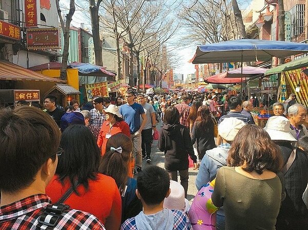 鹿港天后宮商圈為知名景點,假日湧入大量遊客。 聯合報資料照片