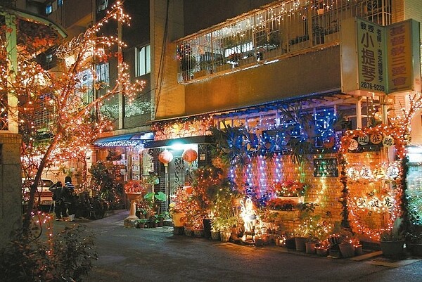 北投區吉慶里的「耶誕巷」已邁入第17年,每年總吸引大批民眾朝聖。 圖/吉慶里辦公室提供