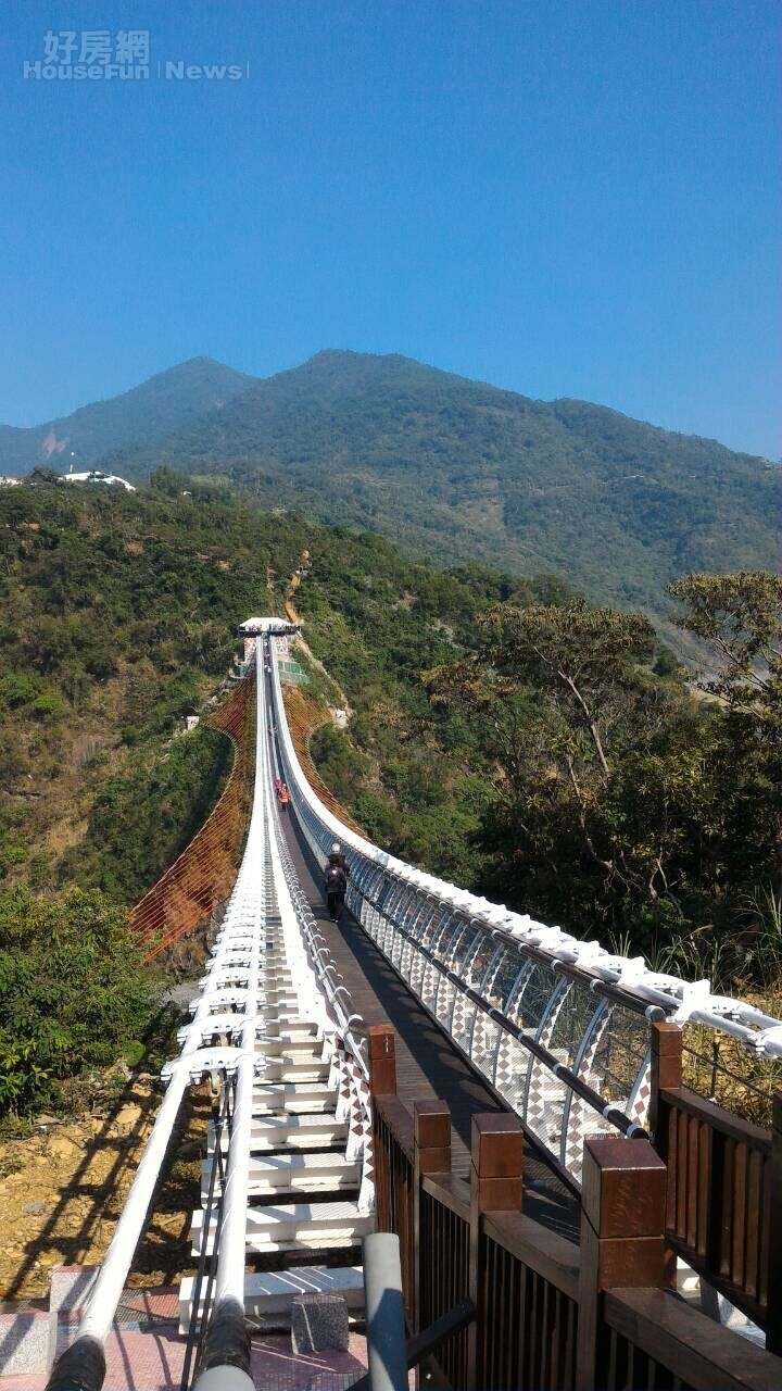 全台灣瘋建吊橋，圖為屏東縣山川琉璃吊橋(News記者林美欣攝影)