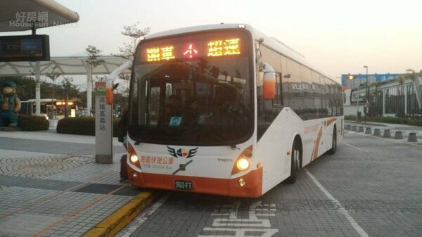 高鐵嘉義站經故宮南院到北港的公車，嘉義客運本月28日開始營運。 記者卜敏正／攝影