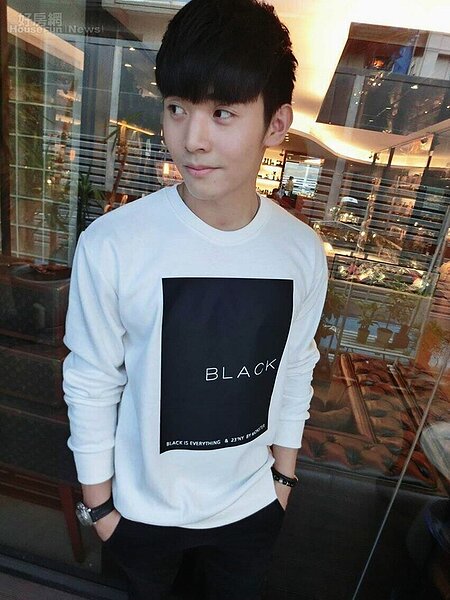 1.	八年級小鮮肉楊舜平從特技團員變成潮流服飾店長，穿著打扮也更有明星味。