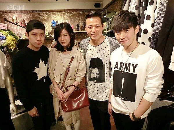 
5.	知名音樂人陳國華與老婆IVY常到店裡尋寶。