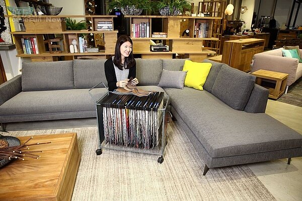 11.「Verzelloni」沙發價格端視面料、款式而定,一組三+二人座價格帶在30多萬元~70多萬元之間。