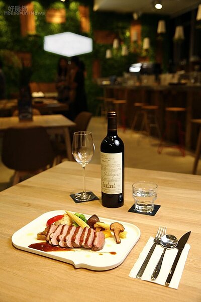 10.在「Mountain Fusion」用餐,用的就是SERAX餐瓷。這對話框餐瓷,可以和餐點對話!