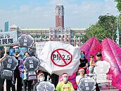 反空汙　民團幫總統府戴口罩