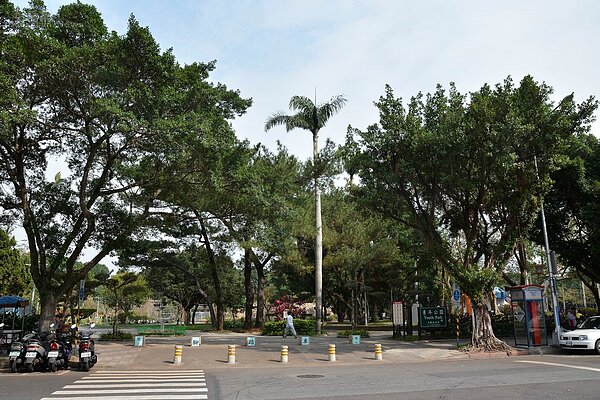 青年公共住宅對面為大面積的青年公園。(好房網News記者 陳韋帆/攝影)