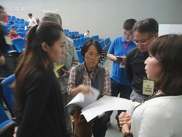 新北市政府鼓勵市民於4、5層樓老舊公寓加裝電梯,首創招募業界好手組成黃金團隊。(新北都更處)