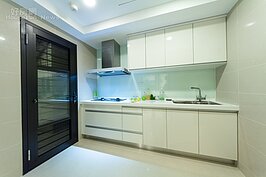 簡單卻五臟俱全的廚房，是閨密一同下廚邊做邊聊私密話題的絕佳空間。