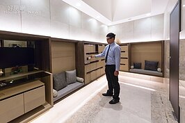 這次進行示範的建案「雋品」，位於南桃園交流道下的中路重劃區附近，雖然戶數不多，但是所有管理都十分完備，甚至信箱部分不是採用傳統鑰匙開啟的設計，而是必須使用感應卡，以避免鑰匙用久之後損壞的困擾。