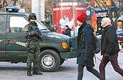 北京耶誕防恐攻　突擊隊陪逛街