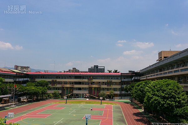 學區宅過去是許多家長搶破頭的產品,不過面臨少子化趨勢,學校附近的房價也受到衝擊。(好房網News記者張聖奕/攝影)