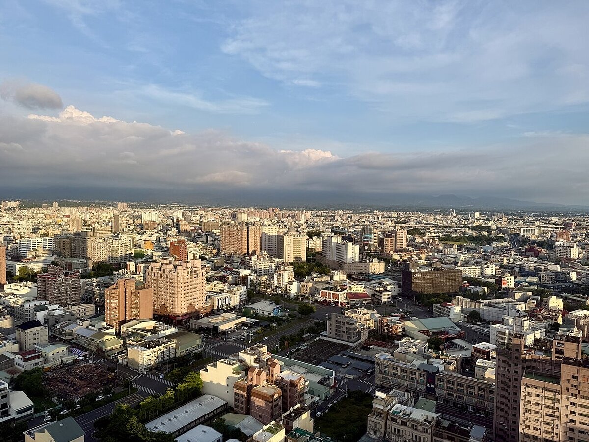 想要大空間請去買老透天!面對偏鄉住宅鳥籠化,網友直言「誰能住大不想住大」。現代首購族在「全新房子」與「居住品質」間痛苦拉扯。房市示意圖。記者朱曼寧/攝影