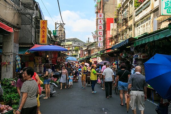 台北果菜市場昨恢復交易，每公斤平均交易價格37.9元，較前一交易日上漲1.3元，漲幅3.6％。（好房網News記者張聖奕／攝影）