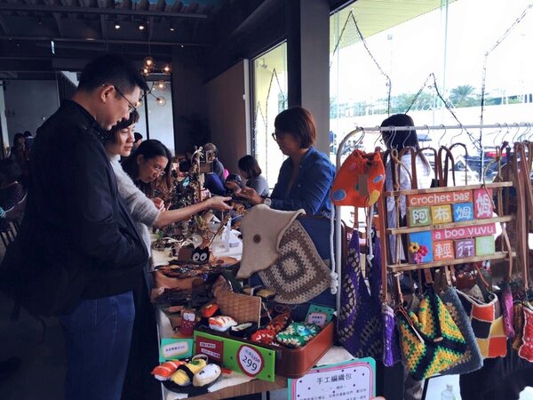 燦星集團在高雄三民區開設咖啡旗艦店。（翻攝自日法Facebook）