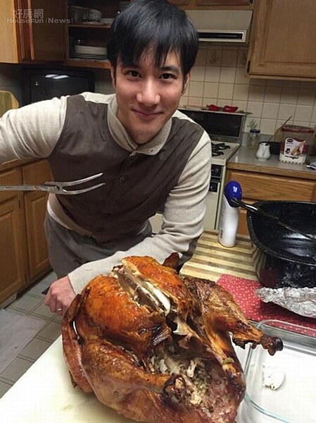 
3王力宏婚後愛在家下廚做菜，也相當疼愛老婆。（摘自王力宏臉書）