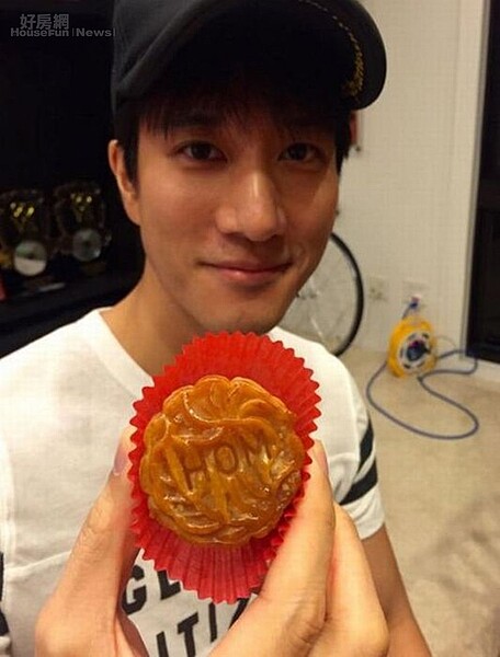 
8當初住在「國庭」的王力宏，住家環境簡潔沒有太多裝潢。（摘自王力宏臉書）