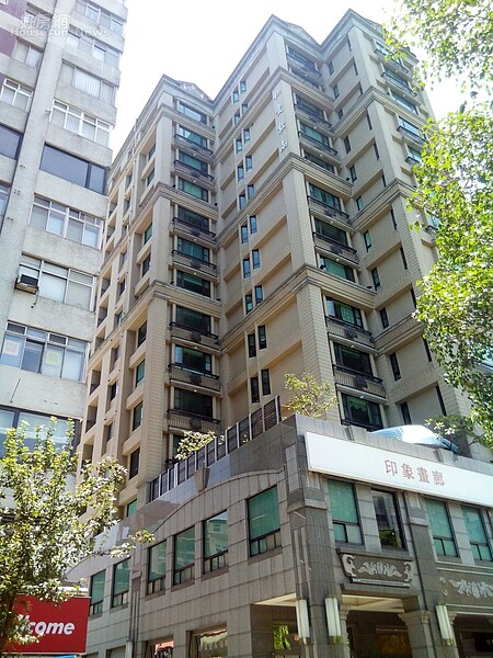 
8「仁愛敦南」坐落在仁愛路四段上。