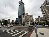 股市四萬行情榨乾房市　雙北推案腰斬