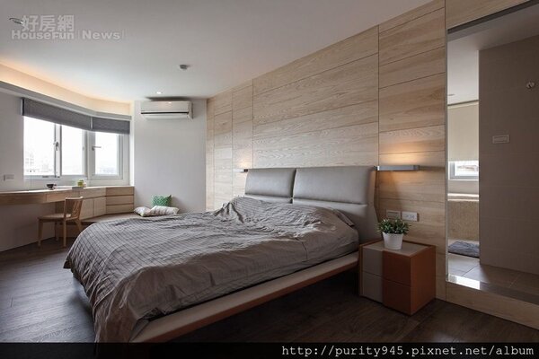 6.臥房以木頭家具為主，搭配灰色床單看起來很舒適。
