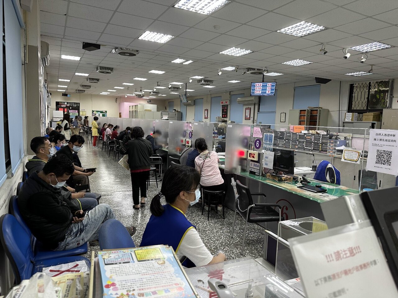 新竹李女任職新竹縣竹北市戶政事務所約僱戶籍員期間，受妹妹委託，利用公務帳號私下查詢妹妹同事的戶籍謄本個資，未料姊妹後來爆發糾紛，妹妹反手向相關單位檢舉。示意圖／報系資料照 